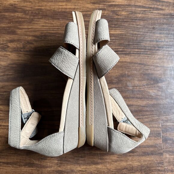 Dansko Women’s Sandals US 8.5 EU 39 Leather Griege Taupe Buckle Wedge Soft EUC - Picture 7 of 7